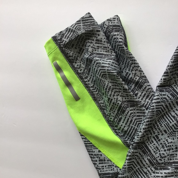 NIKE DRI FIT NEON YELLOW CAPRI LEGGINGS SMALL - Picture 10 of 14